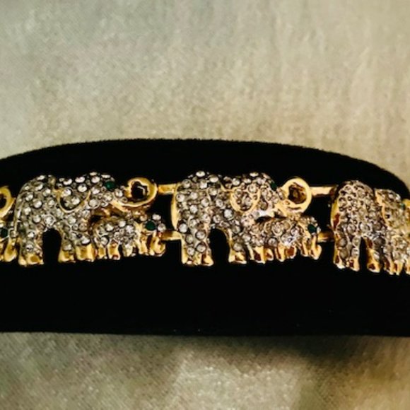💖Fun Elephant Bracelet in Gold Tone & Rhinestones 8-1/4 inches /B58 - Picture 2 of 4